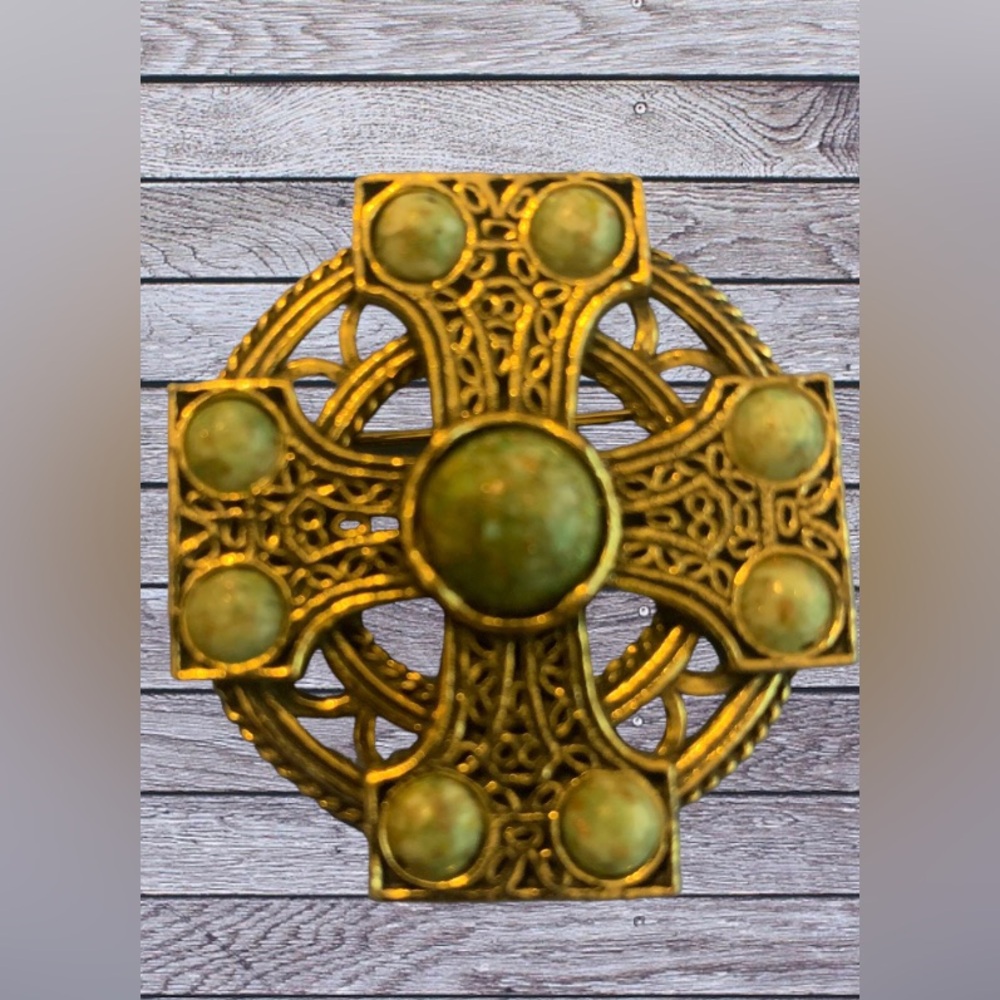Celtic CROSS Goldtone in Green Brooch Vintage cross. Estate Sale Find.
